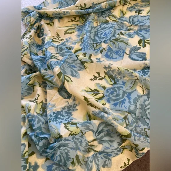 Blue Flowered Sarong/Pareo - Picture 5 of 7